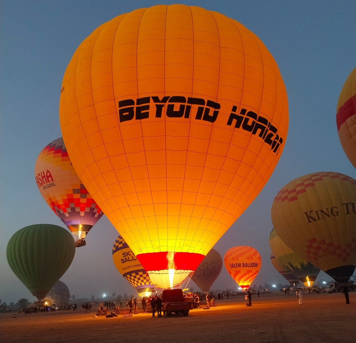 سماء البر الغربى تشهد تحليق 60 رحلة بالون طائر تقل على متنها 1500 سائح