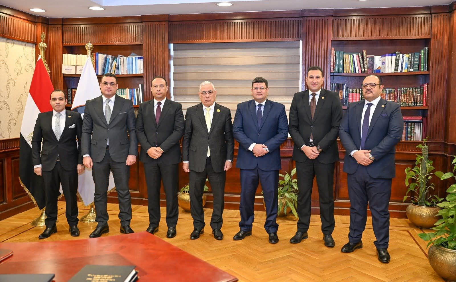 النائب العام يستقبل رئيس الاستئناف لنيابة استئناف طنطا (2)