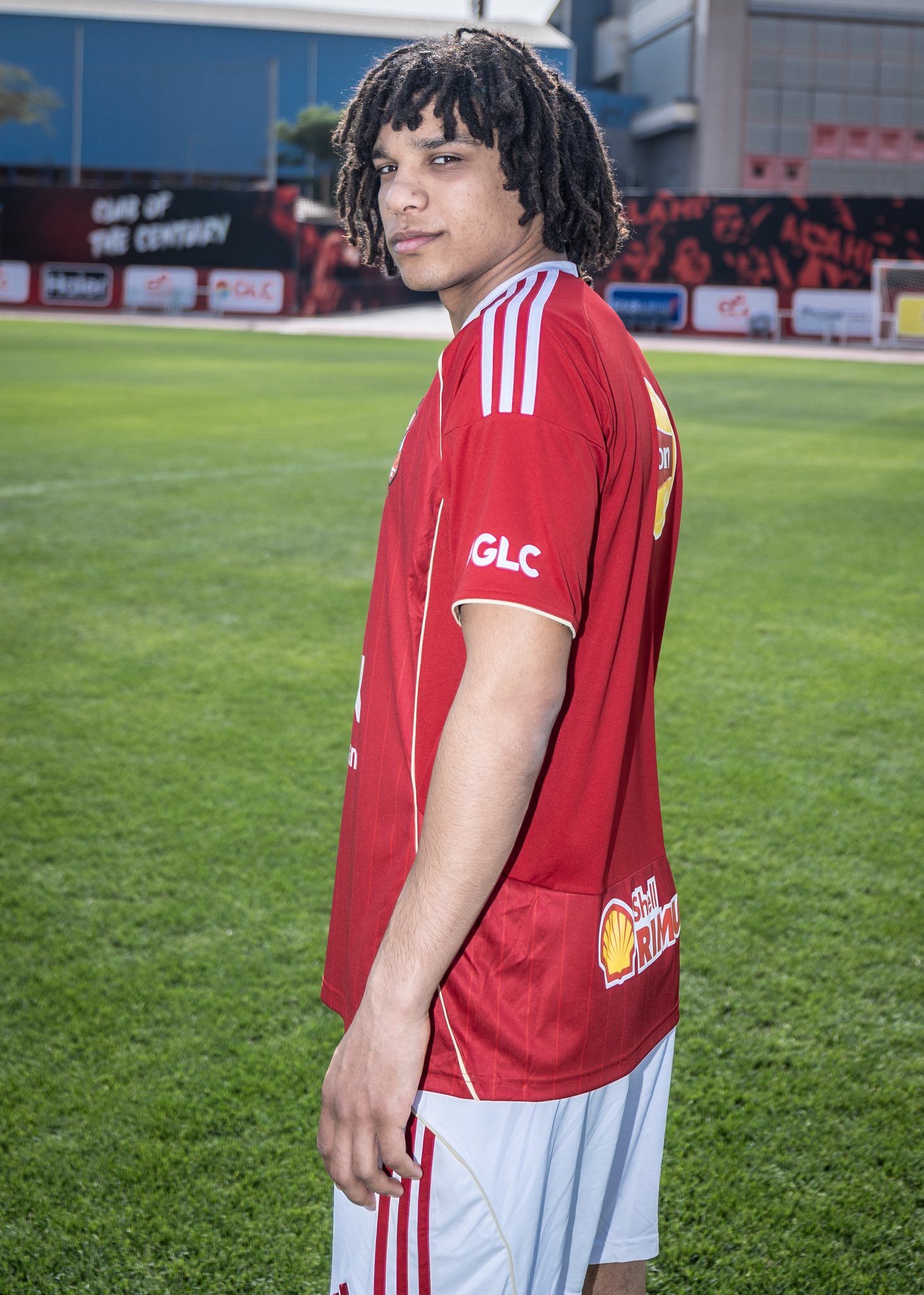 مروان عثمان بقميص الاهلى داخل مختار التتش (1)