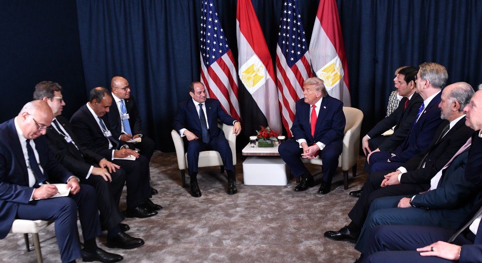 الرئيس السيسى يلتقى نظيره الأمريكى دونالد ترامب ع (2) الرئيس السيسى يلتقى نظيره الأمريكى دونالد ترامب ع (2)