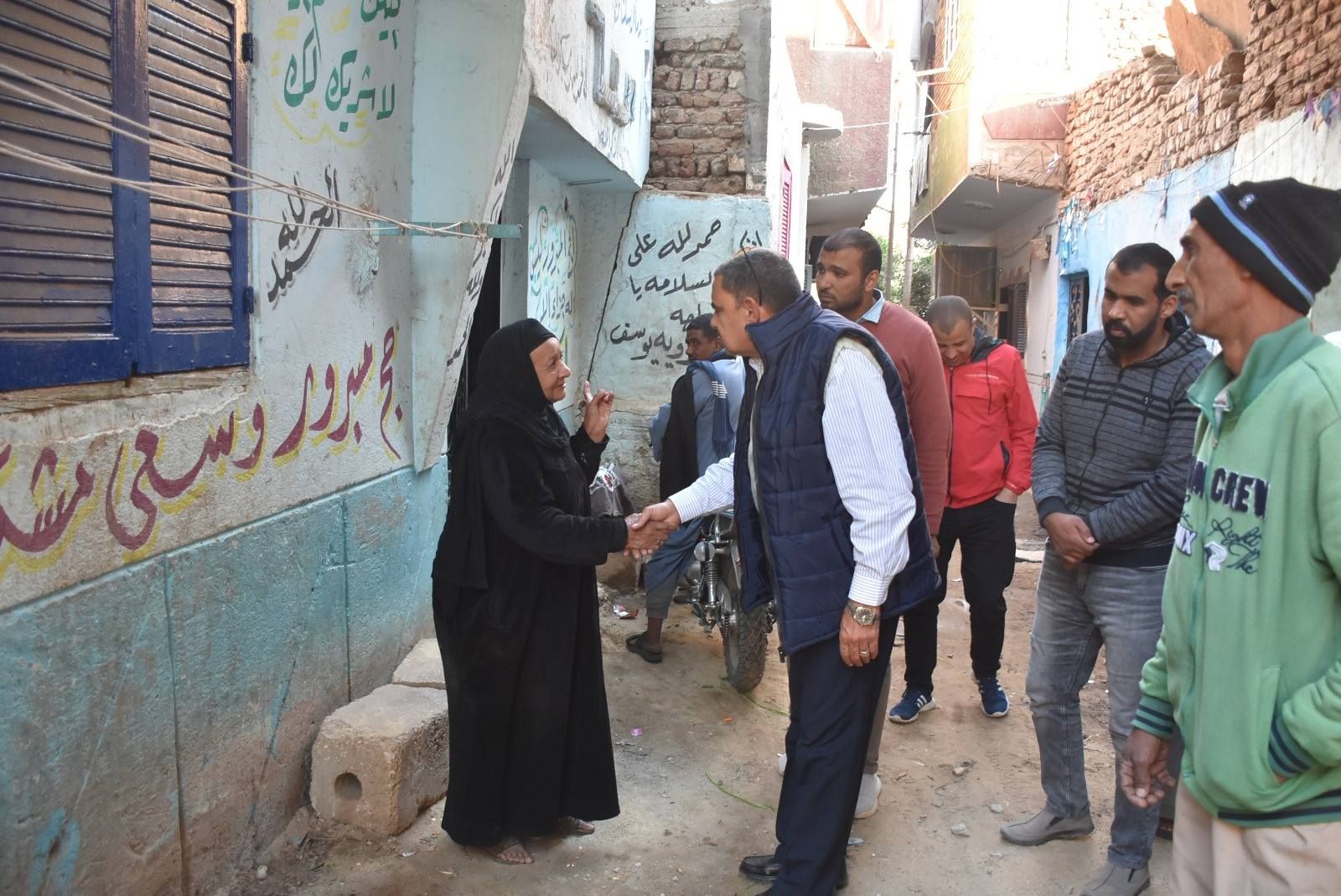 متابعة نسب تنفيذ الوصلات المنزلية بالكرنك على أرض الواقع ولقاء الأهالى متابعة نسب تنفيذ الوصلات المنزلية بالكرنك على أرض الواقع ولقاء الأهالى