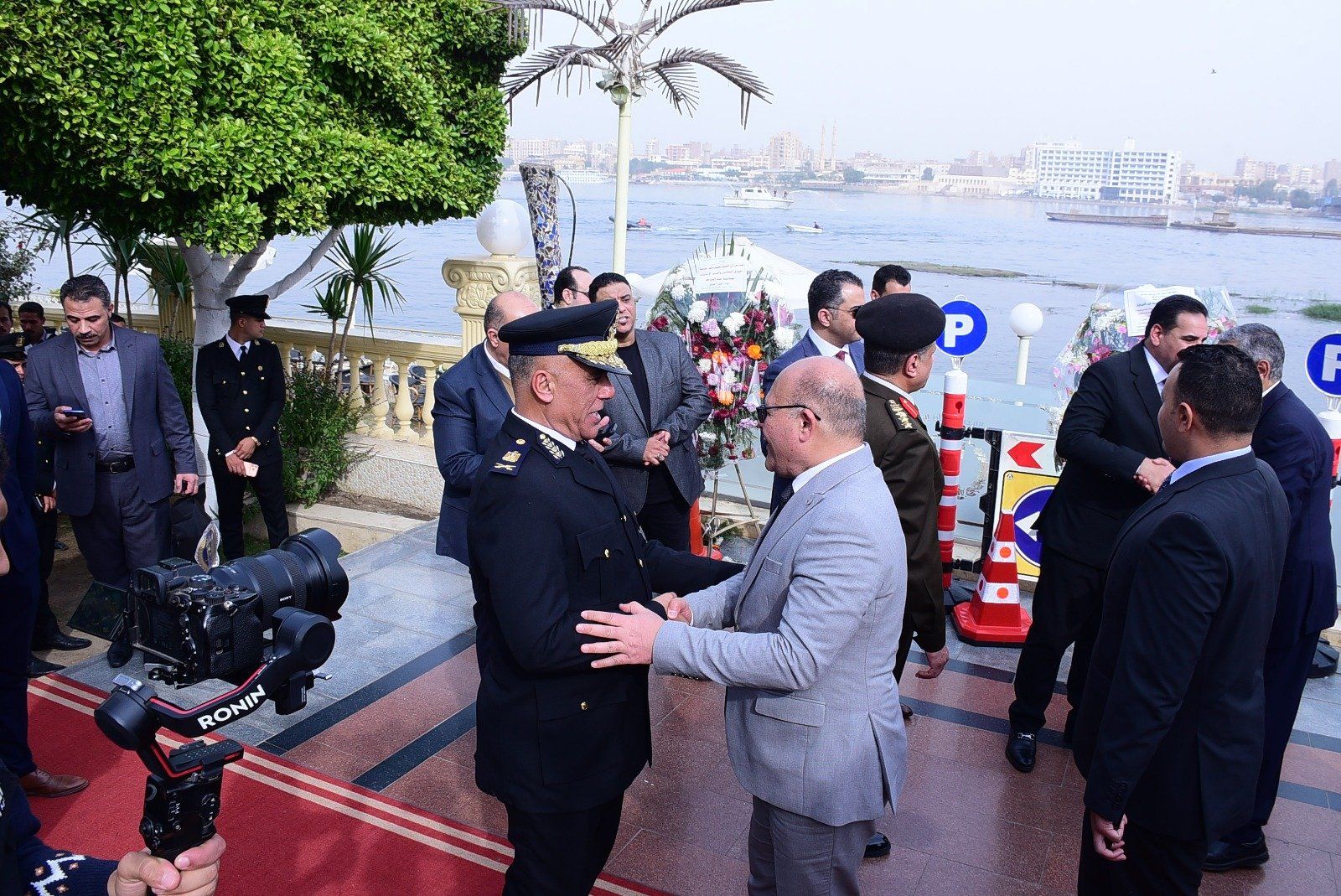 القيادات الامنية مع رئيس الجامعة القيادات الامنية مع رئيس الجامعة