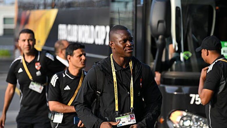 مصدر مقرب من ديانج يرد على رفض الأهلي رحيله إلى فالنسيا: «سيرحل في هذا الموعد»