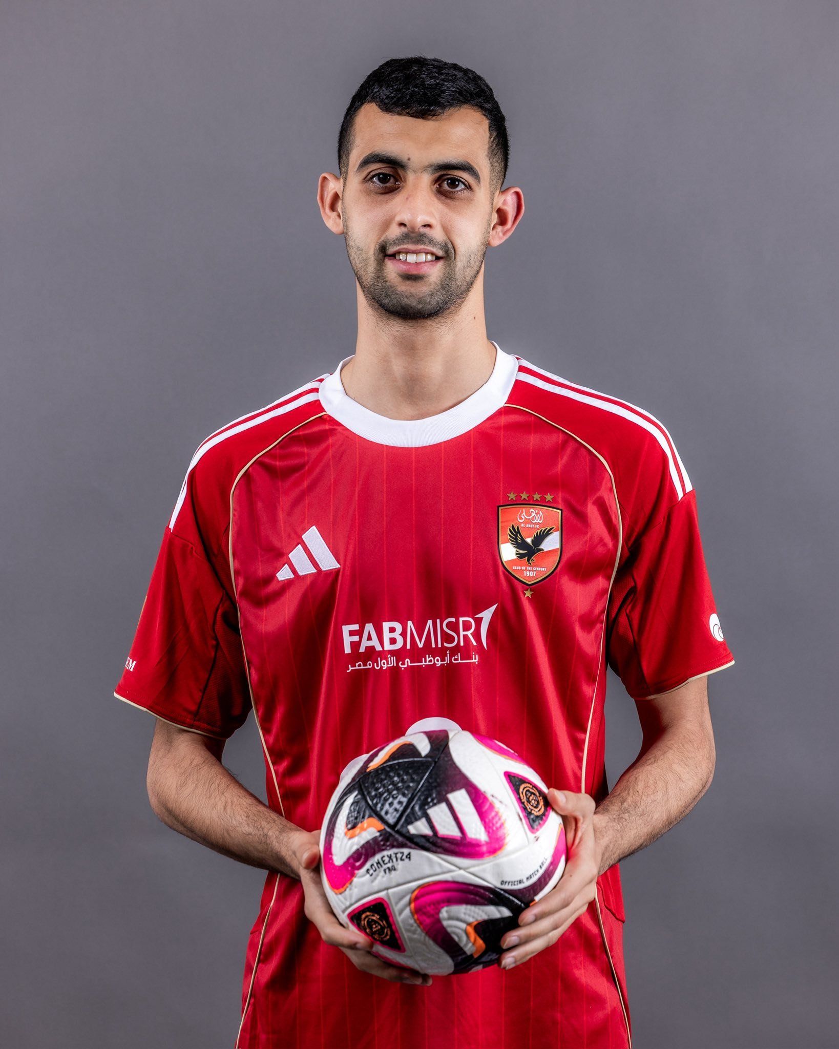 يوسف بلعمري لاعب النادي الأهلي يوسف بلعمري لاعب النادي الأهلي