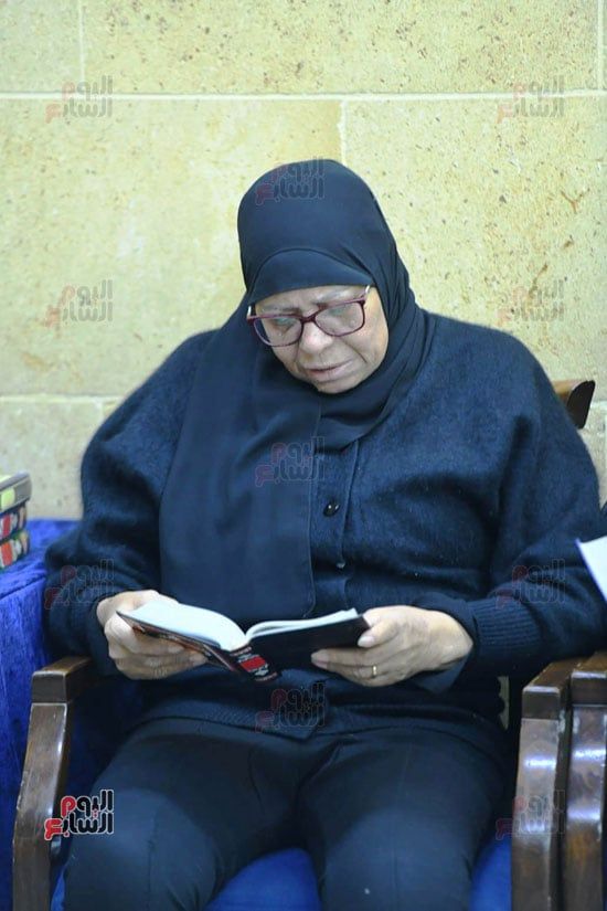 والدة-ريهام-عاصم-تقرا-القرآن