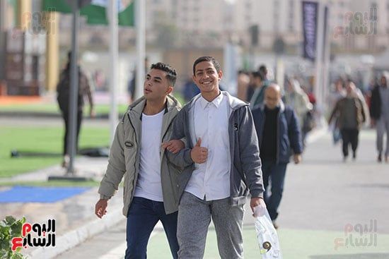 ابتسامة شبابية فى المعرض ابتسامة شبابية فى المعرض