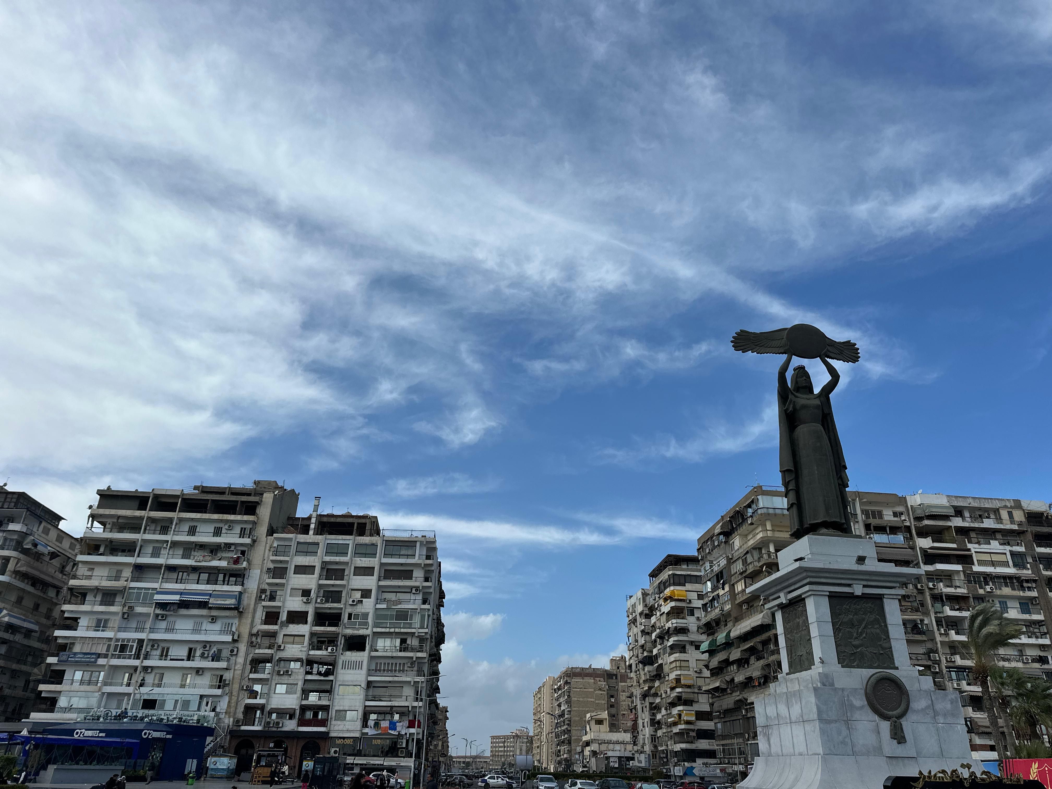 تمثال ام الدنيا بساحة مصر