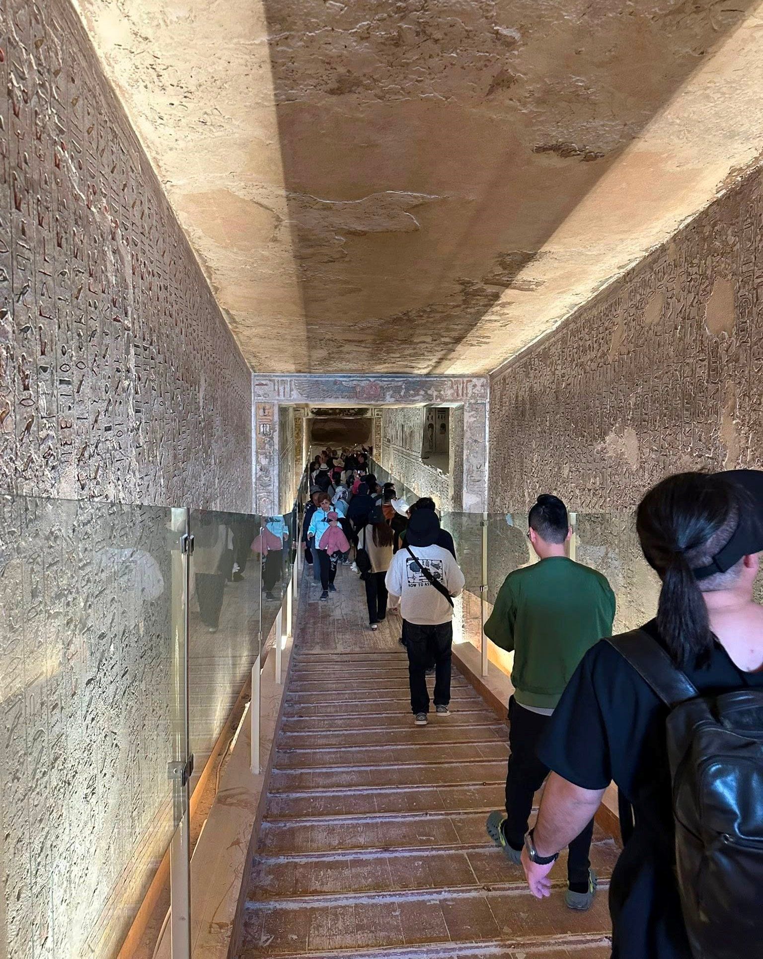 متعة الأجانب فى مقابر ملوك وملكات مصر