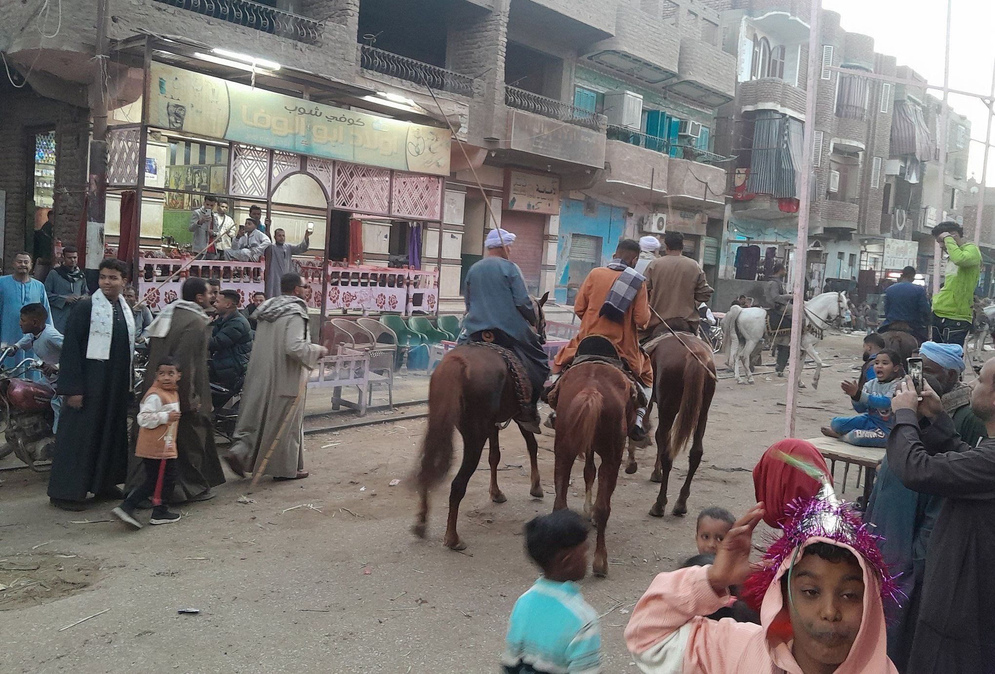 الخيالة يشاركون فى فرحة مولد العشي السنوى الخيالة يشاركون فى فرحة مولد العشي السنوى