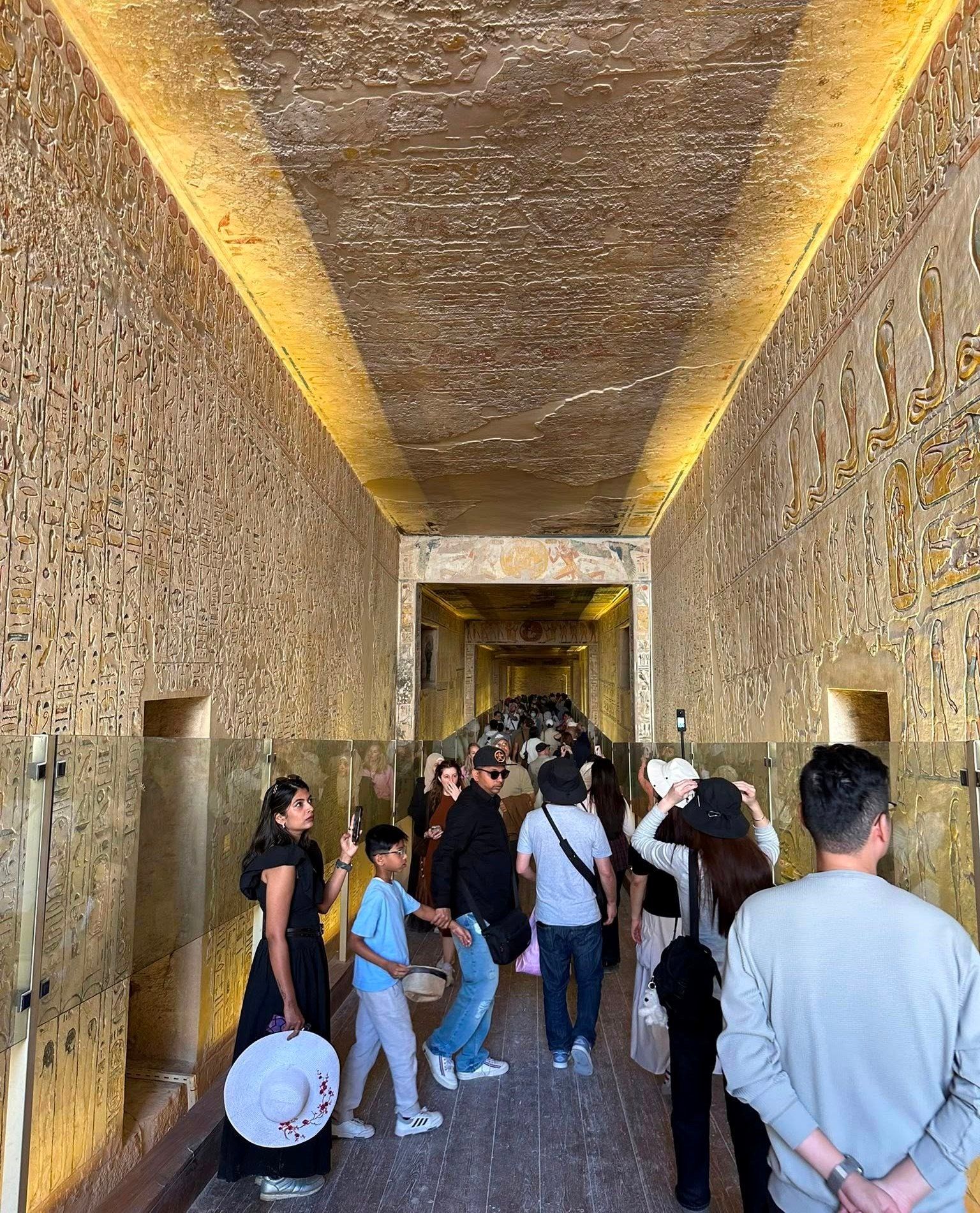 متعة الأجانب فى مقابر ملوك وملكات مصر القديمة