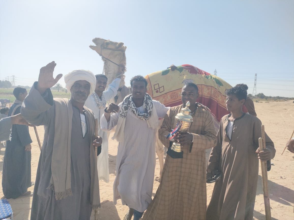 الفرحة بالنصر فى سباقات الهجن جنوب الأقصر الفرحة بالنصر فى سباقات الهجن جنوب الأقصر