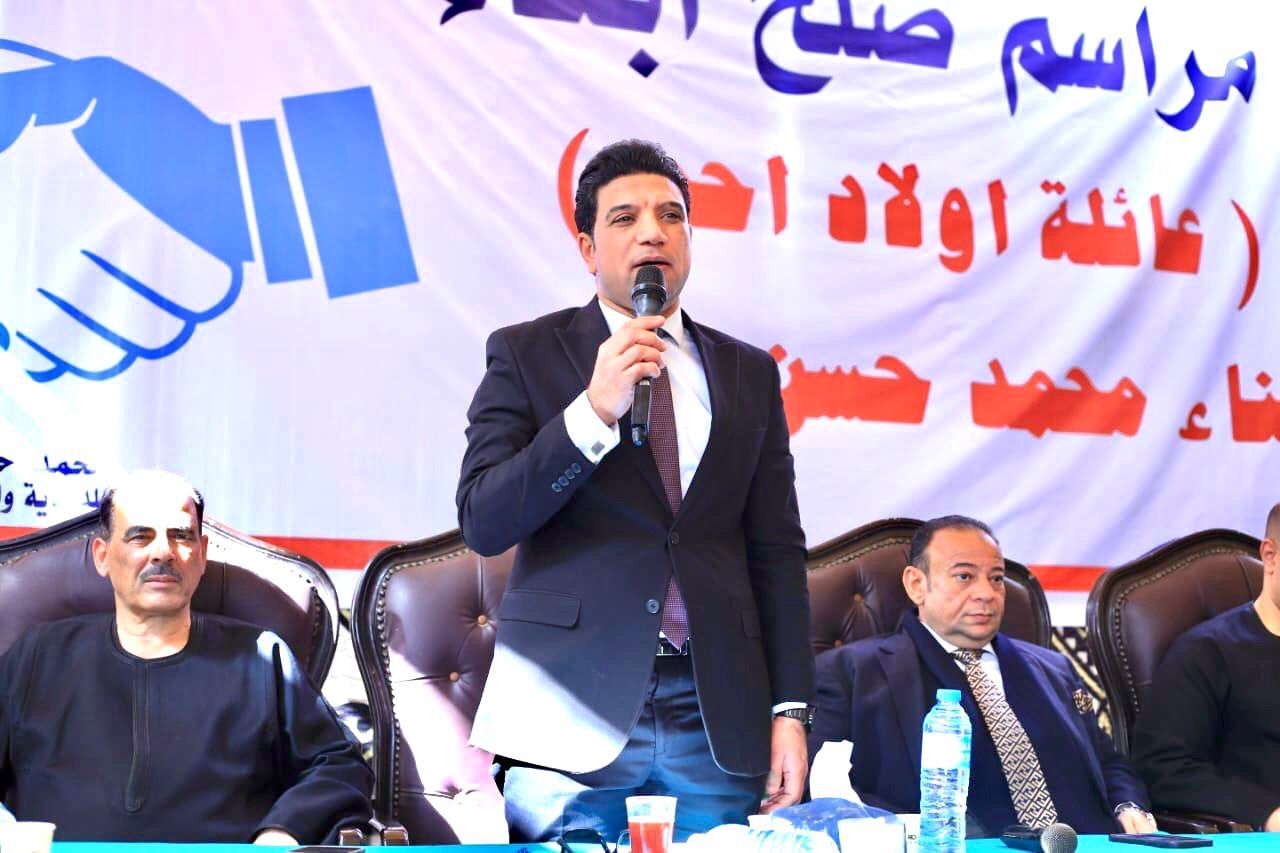 نائب محافظ سوهاج خلال جلسة الصلح نائب محافظ سوهاج خلال جلسة الصلح