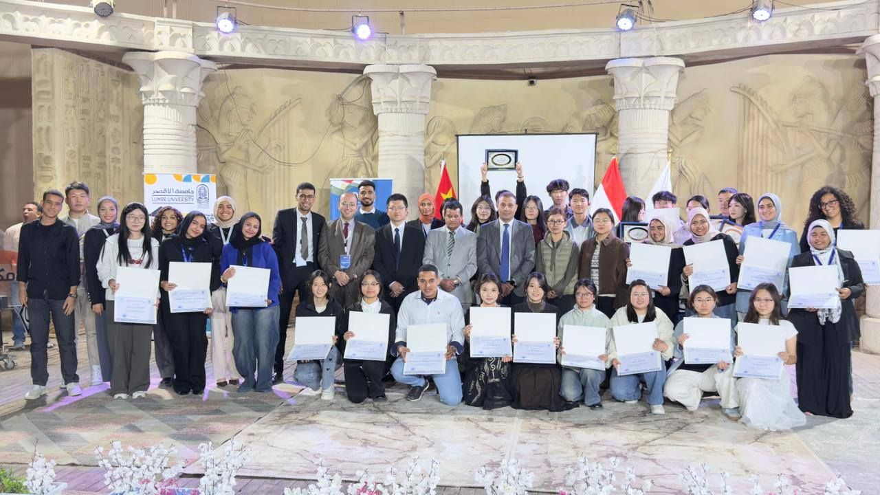 تكريمات الحفل الختامي للمدرسة الشتوية الدولية لتعزيز ثقافة الحوار والتنوع