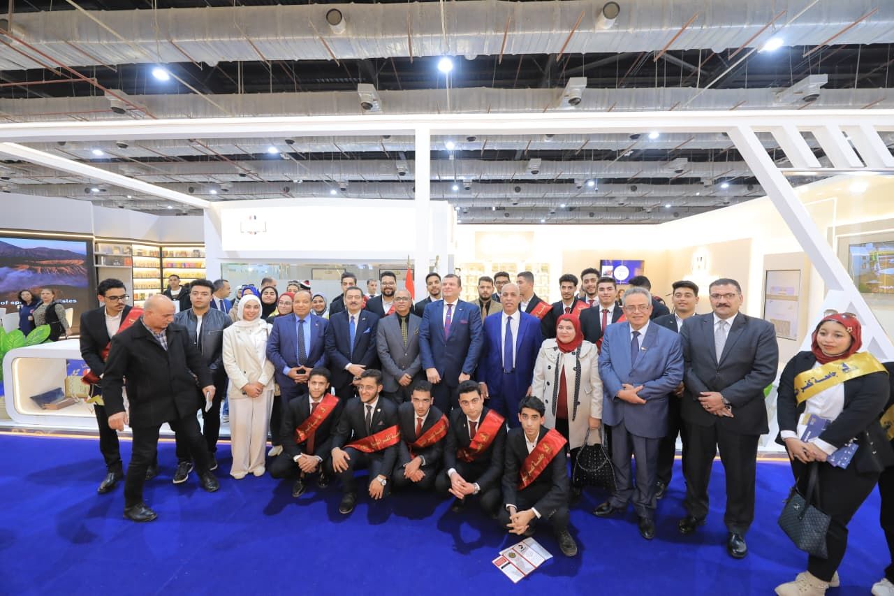 جانب من وفد جامعة كفر الشيخ بمعرض الكتاب جانب من وفد جامعة كفر الشيخ بمعرض الكتاب