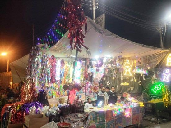 البهجة-فى-بايكات-بيع-الفوانيس-وزينة-شهر-رمضان-المبارك