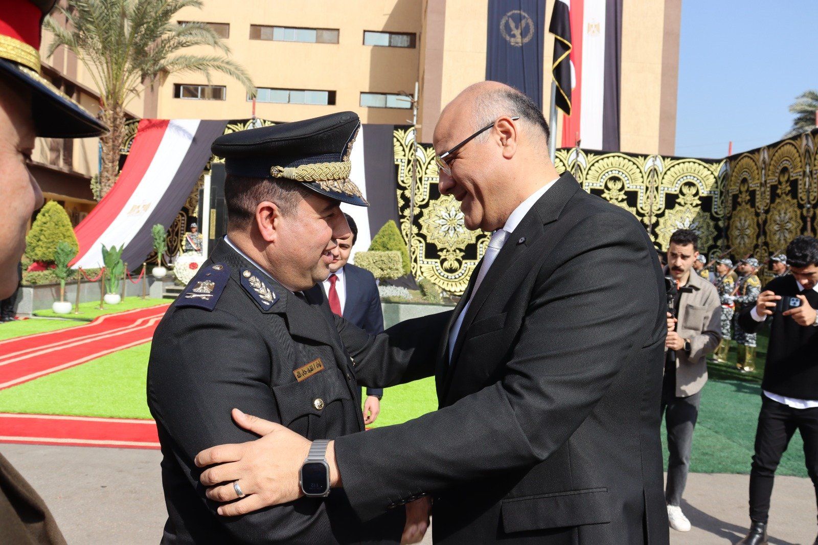 محافظ القليوبية يهنئ مدير الأمن بعيد الشرطة محافظ القليوبية يهنئ مدير الأمن بعيد الشرطة
