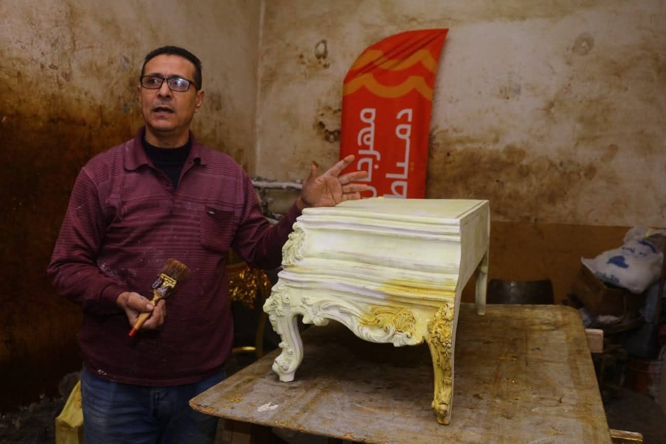 عامل دهانات اثاث بدمياط