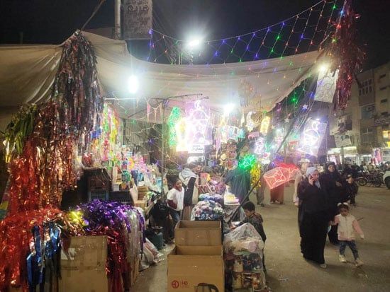المواطنين-خلال-التوافد-لشراء-فوانيس-رمضان-بالأقصر