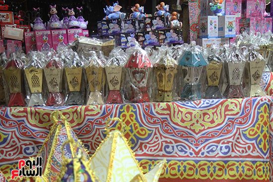 فوانيس مصنوعة من الخشب