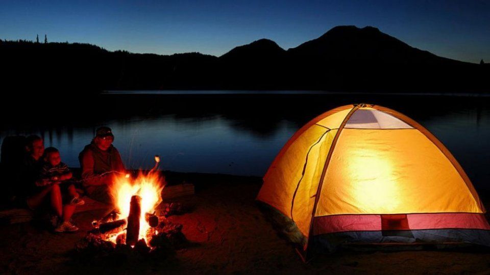 ما أنسب موقع للمبيت في البر بالشتاء؟