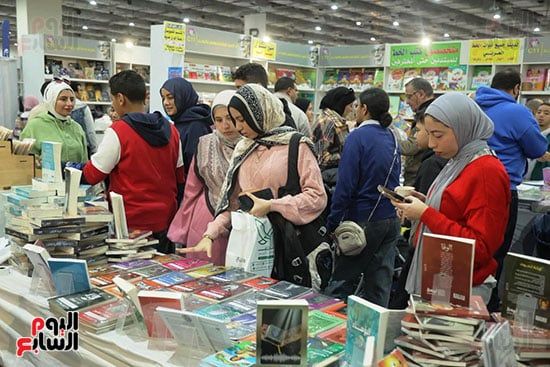 العنصر النسائى حاضر فى المعرض العنصر النسائى حاضر فى المعرض