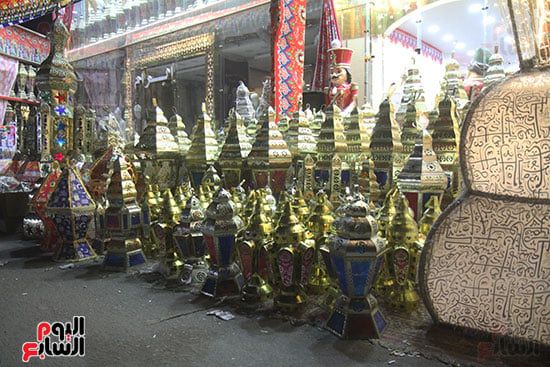 فوانيس رمضان تزين المحال