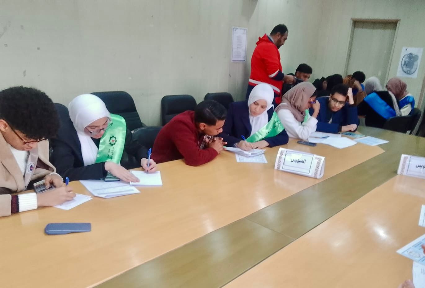 تدريب بمعلمي المرحلة الابتدائية والإعدادية (2) تدريب بمعلمي المرحلة الابتدائية والإعدادية (2)