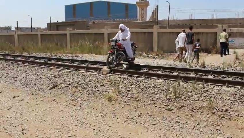 عبور شريط السكة الحديد عبور شريط السكة الحديد