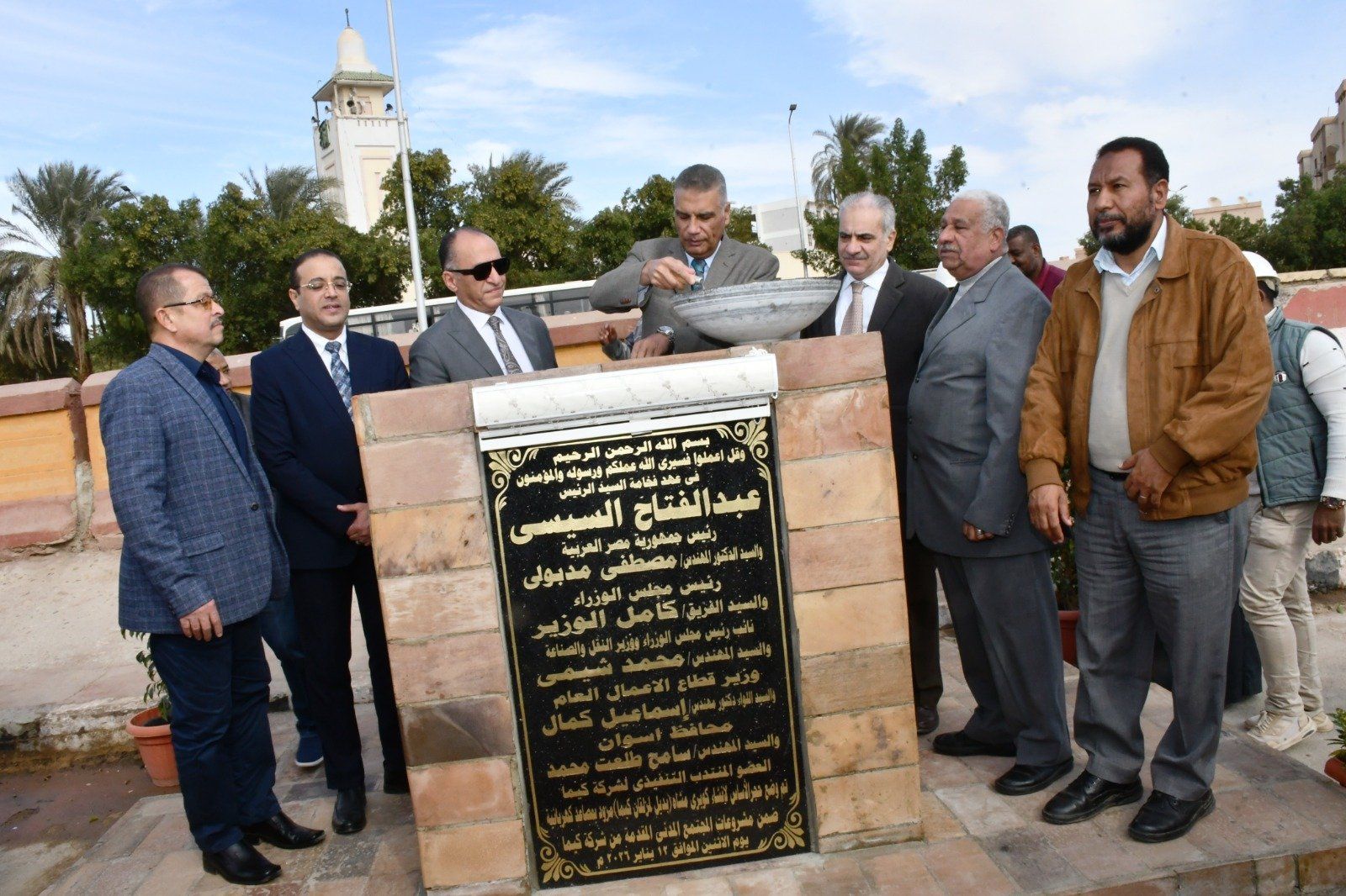 محافظ أسوان يصع حجر الأساس محافظ أسوان يصع حجر الأساس