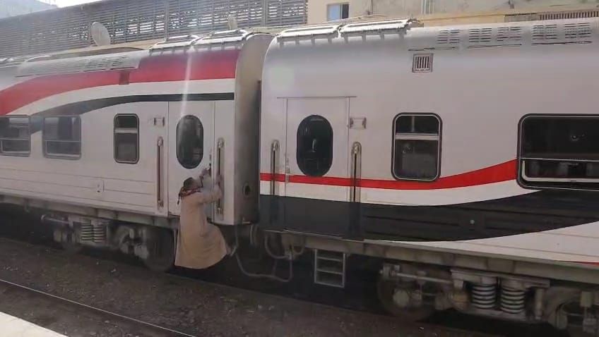 مخالفات فى السكة الحديد مخالفات فى السكة الحديد