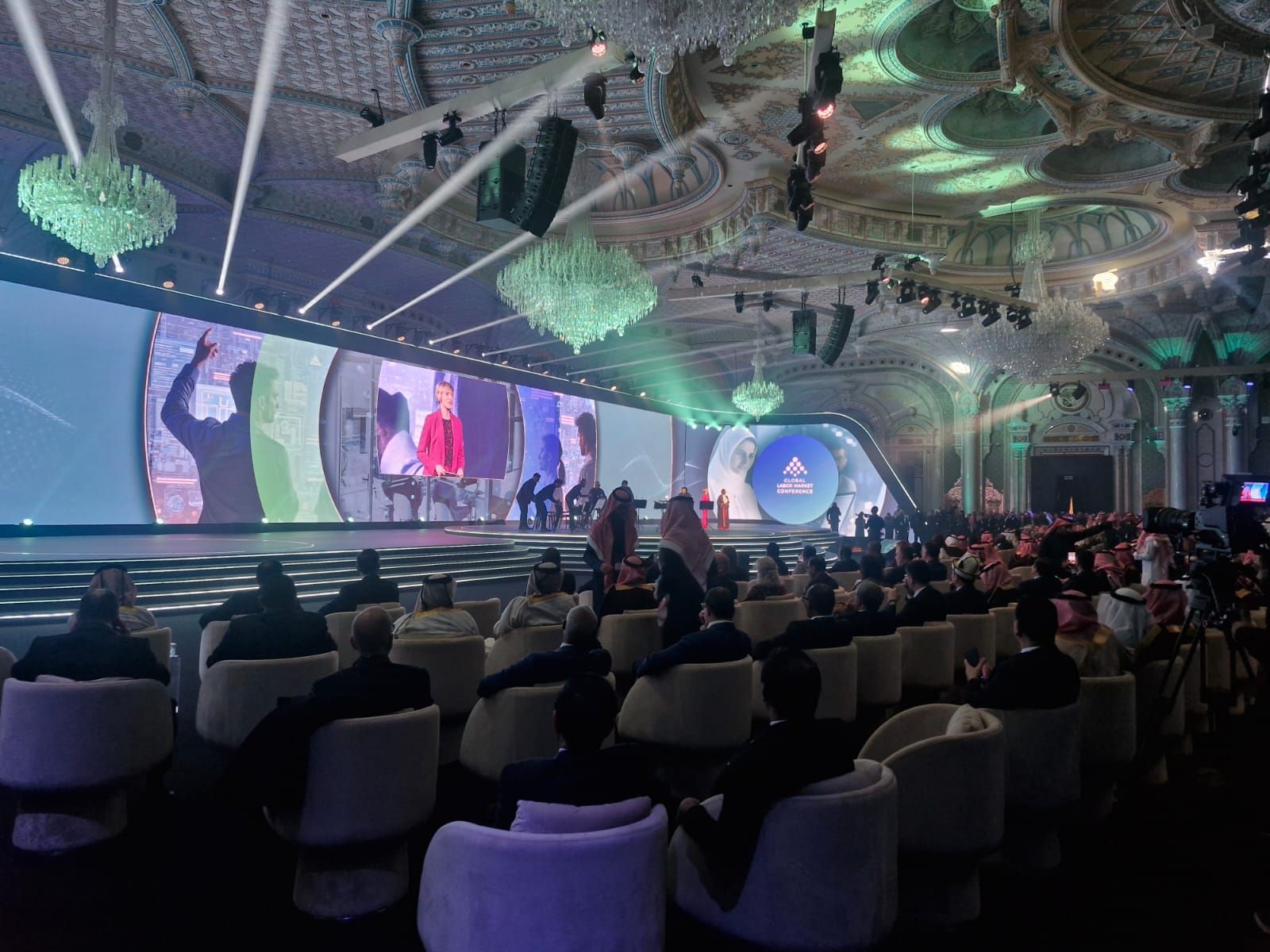 انطلاق فعاليات النسخة الثالثة من المؤتمر الدولى لسوق العمل (6)