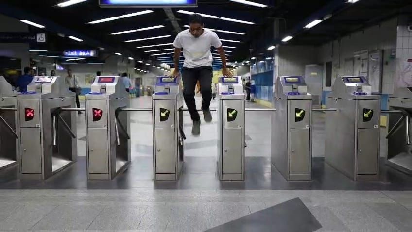 مخالفات فى المترو مخالفات فى المترو