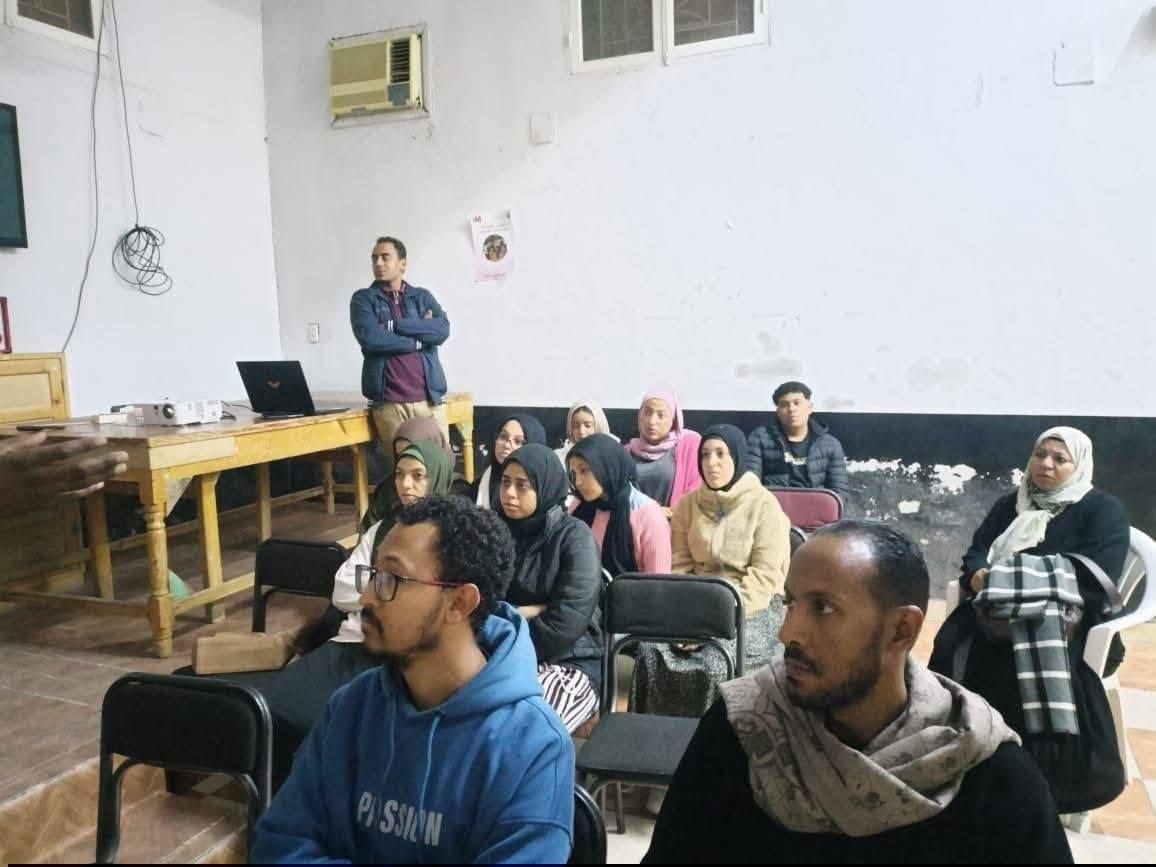 ورش تدريبية تطبيقية تهدف إلى صقل مهارات المشاركين وإبراز طاقاتهم الإبداعية