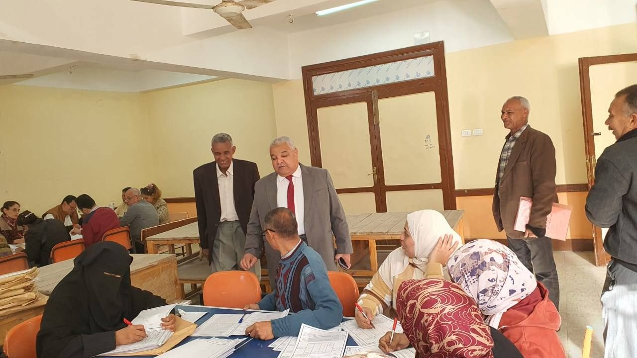 وكيل تعليم الأقصر يتابع أعمال تصحيح الشهادة الإعدادية وكيل تعليم الأقصر يتابع أعمال تصحيح الشهادة الإعدادية