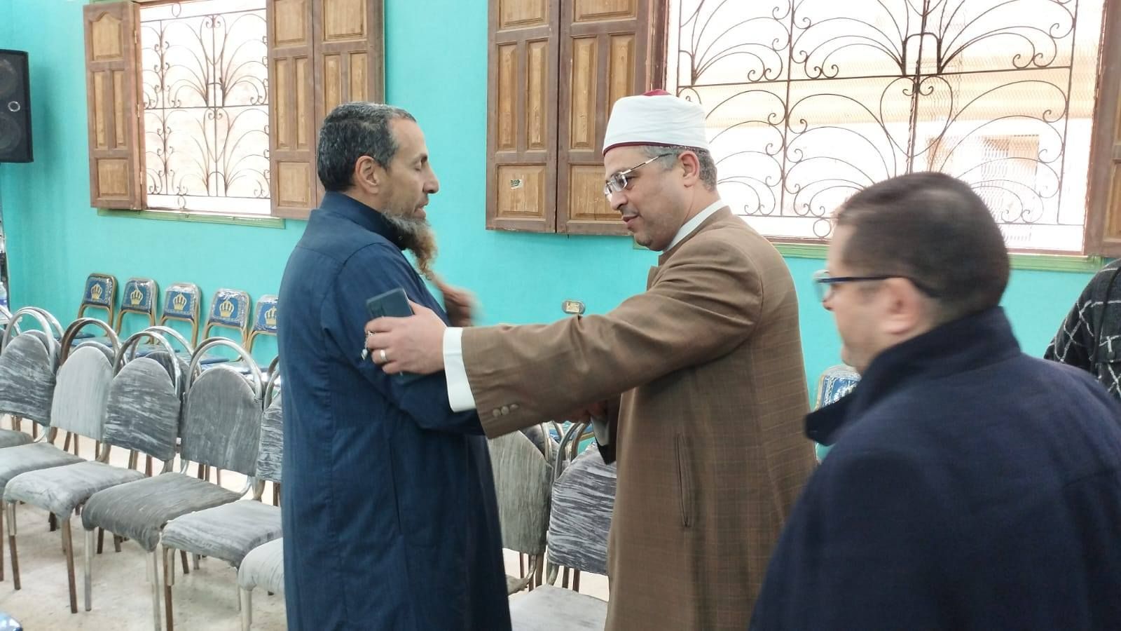 تقديم واجب العزاء لوالد الأشقاء الـ5 تقديم واجب العزاء لوالد الأشقاء الـ5