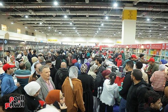 زحام فى رابع أيام المعرض زحام فى رابع أيام المعرض