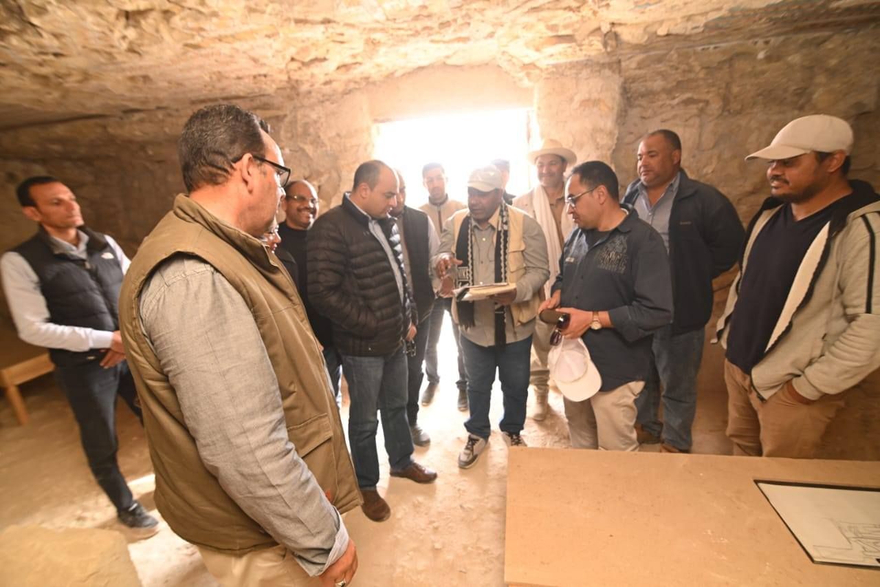 الأمين العام للآثار يتفقد ترميم صرح الرمسيوم وفق المعايير الدولية الأمين العام للآثار يتفقد ترميم صرح الرمسيوم وفق المعايير الدولية