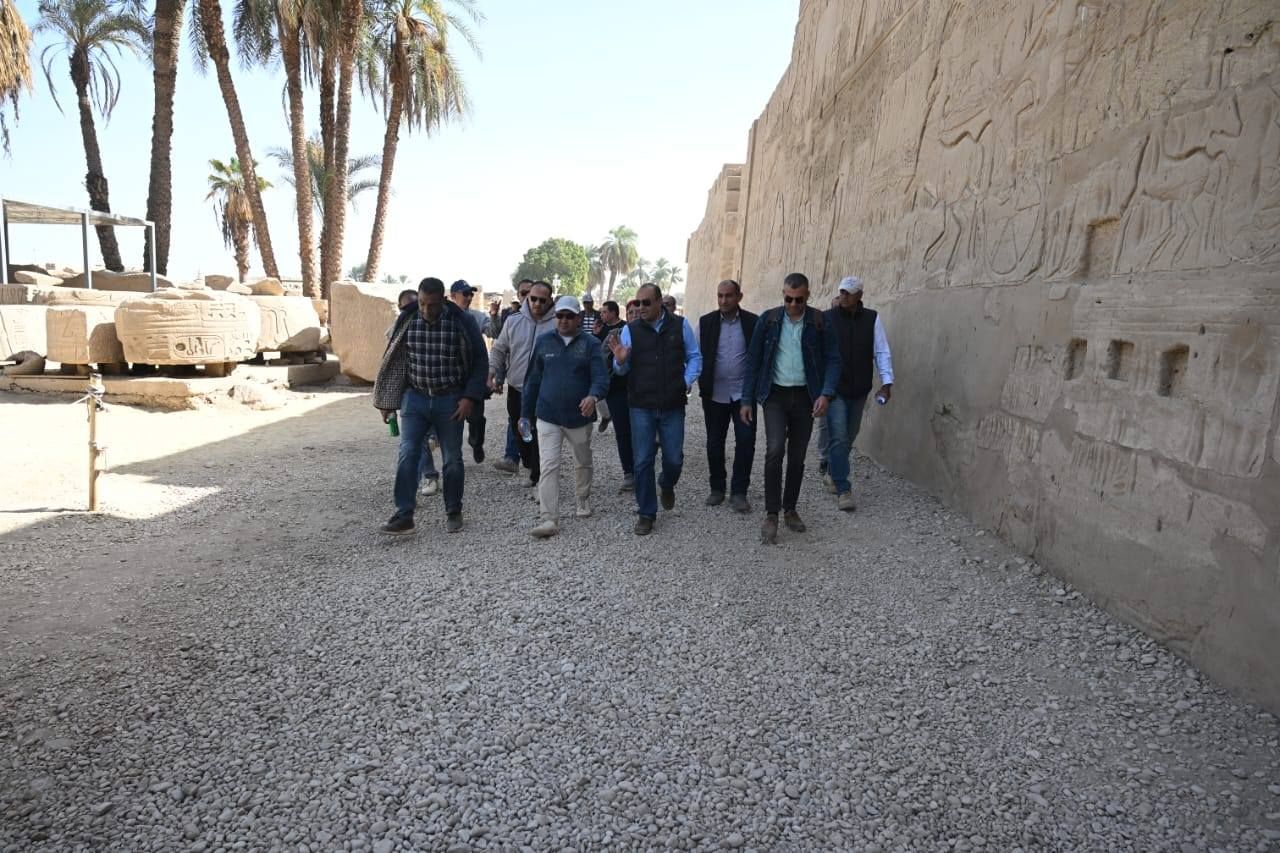 جانب من جولة أمين الأعلى للآثار فى معابد الأقصر جانب من جولة أمين الأعلى للآثار فى معابد الأقصر
