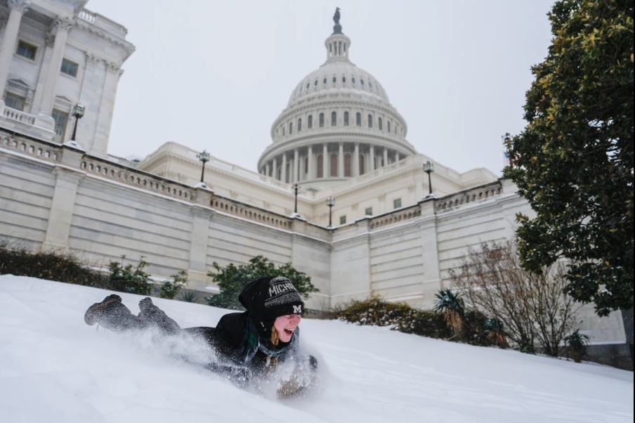 عاصفة شتوية تجتاح الولايات المتحدة بالصور (7) عاصفة شتوية تجتاح الولايات المتحدة بالصور (7)