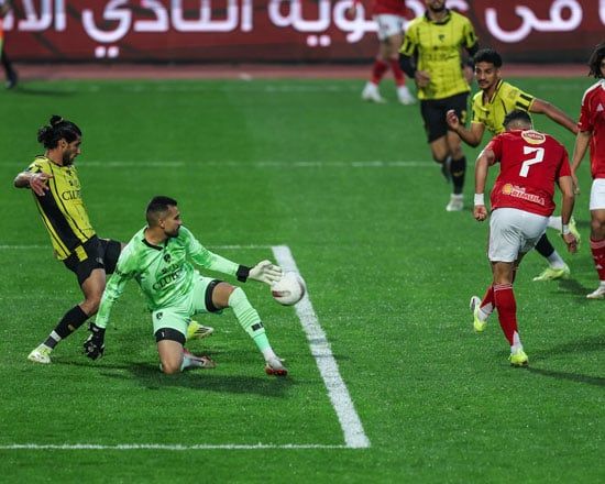 تريزيجيه يسجل الهدف الأول تريزيجيه يسجل الهدف الأول