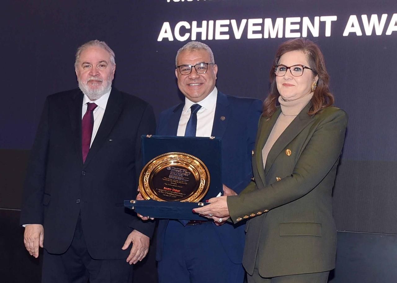 تكريم الكاتب الصحفي سمير عمر (1) تكريم الكاتب الصحفي سمير عمر (1)