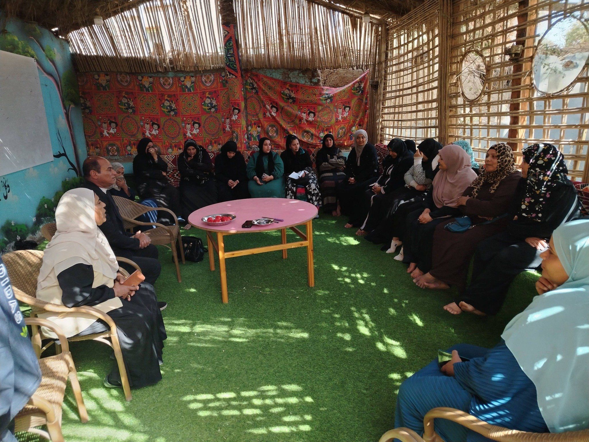 سيدات قرية الرزيقات بحرى يحصلن على تدريبات مكثفة على العمل في الطماطم المجففة سيدات قرية الرزيقات بحرى يحصلن على تدريبات مكثفة على العمل في الطماطم المجففة