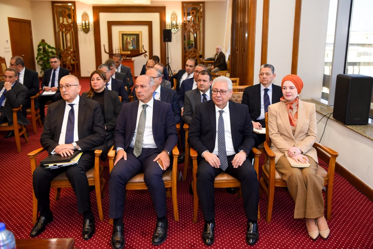 وزير الخارجية يلتقي قيادات الوزارة وزير الخارجية يلتقي قيادات الوزارة