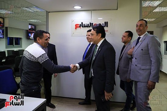 جولة أيمن محسب ومحمود سامى ومحمود الشويخ فى صالة تحرير اليوم السابع (17)