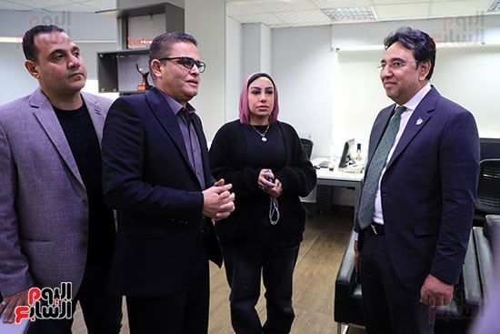 جولة أيمن محسب ومحمود سامى ومحمود الشويخ فى صالة تحرير اليوم السابع (22)