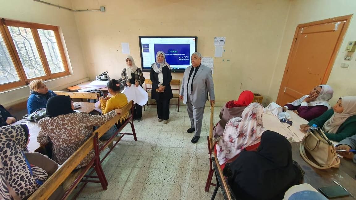 وكيل تعليم الأقصر يتابع المقابلات لرؤساء لجان الثانوية العامة وكيل تعليم الأقصر يتابع المقابلات لرؤساء لجان الثانوية العامة