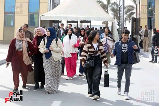 المعرض مليء بالزوار طوال اليوم المعرض مليء بالزوار طوال اليوم