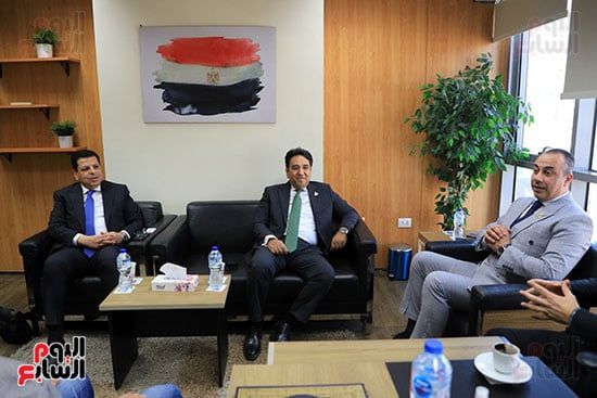 جولة أيمن محسب ومحمود سامى ومحمود الشويخ فى صالة تحرير اليوم السابع (3)