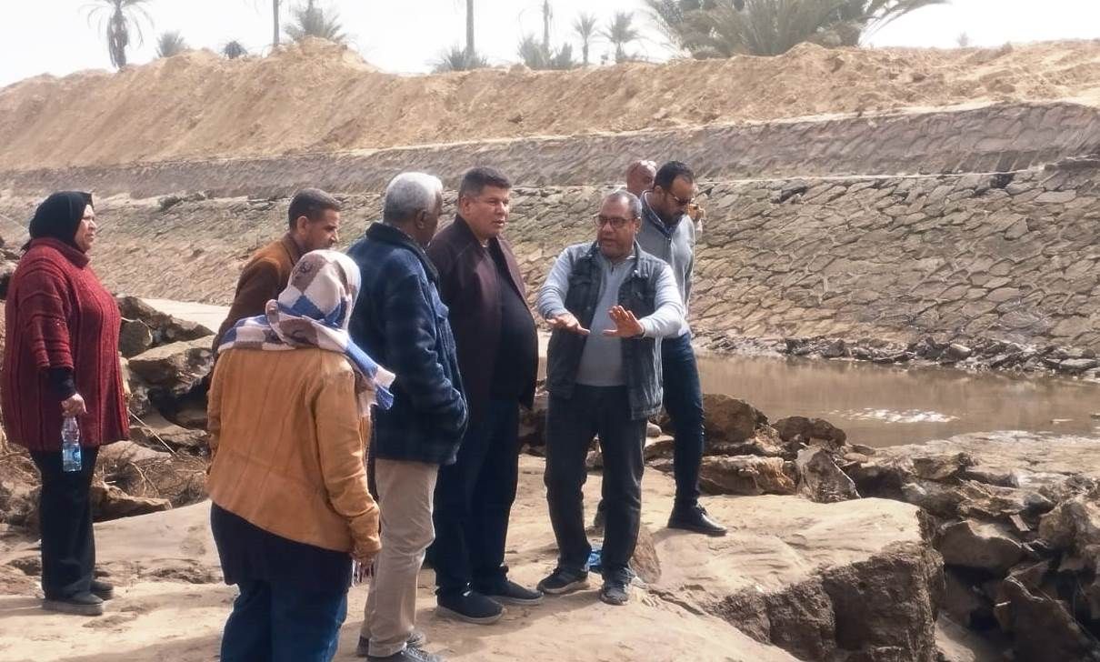 جانب من متابعة اللجنة الفنية جانب من متابعة اللجنة الفنية