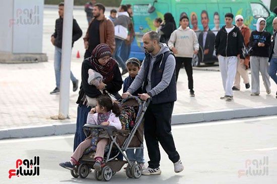 الزوار يملؤون ارجاء المعرض الزوار يملؤون ارجاء المعرض